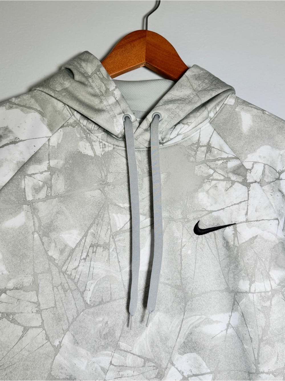Nike Therma Dri-FIT Hoodie Mens M Grey White Marble Print DQ4836-077 Pullover - Picture 2 of 16